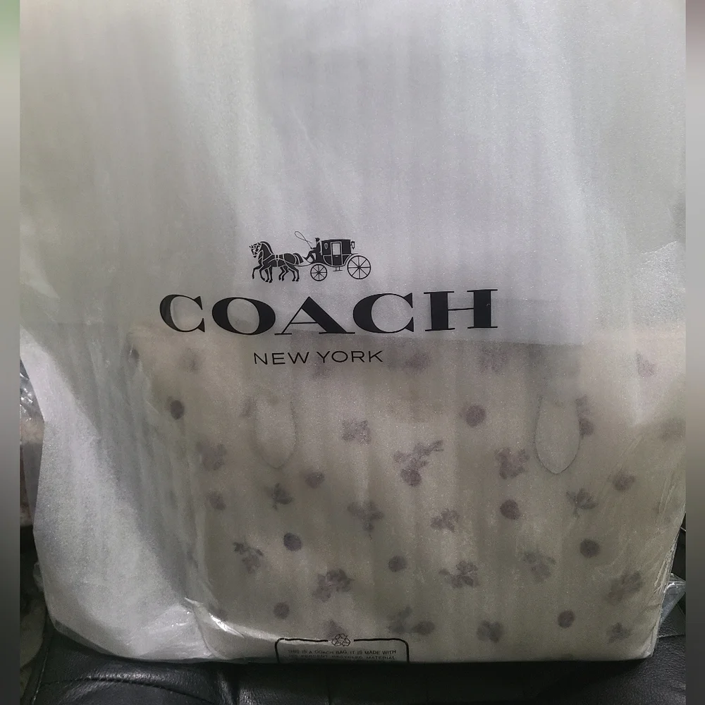 Coach Gallery Ladybud Print Tote